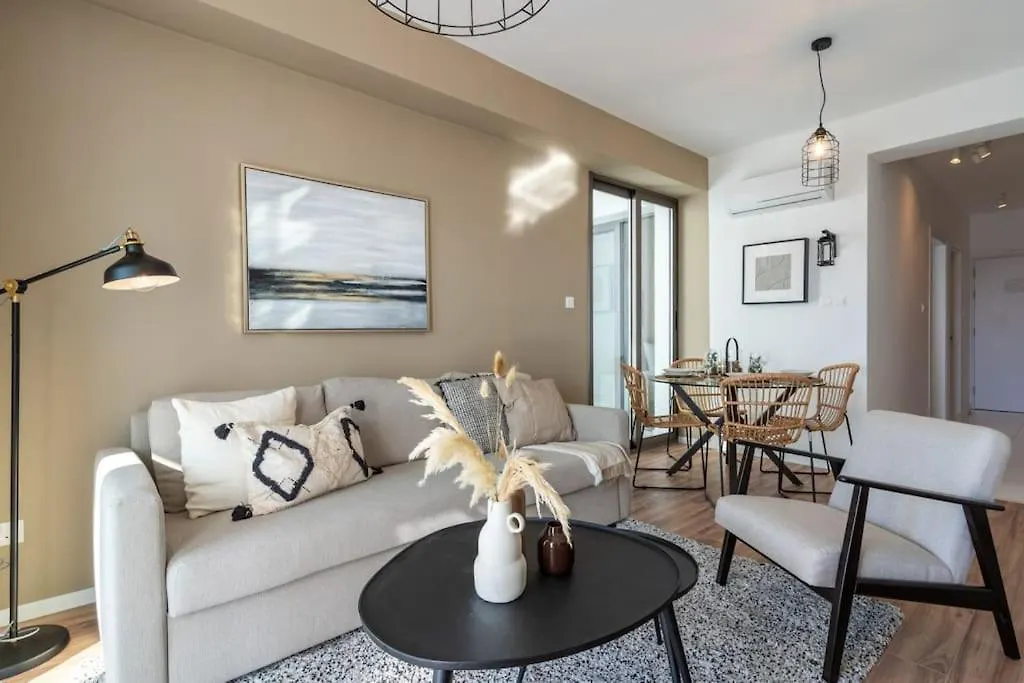 Stars 1-Bedroom Apartment In Larnaca