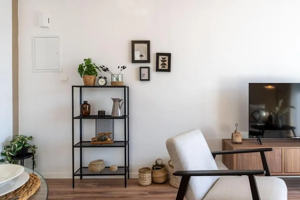 Stars 1-Bedroom Apartment In Larnaca